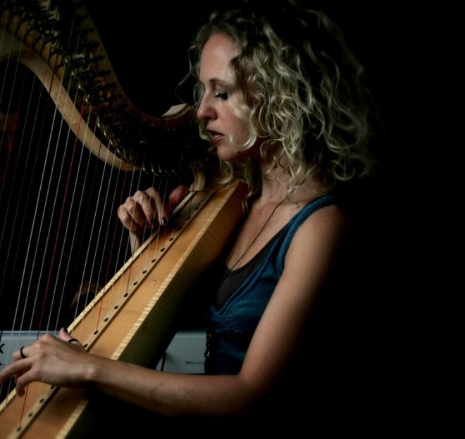 ruth-wall2-660x623 The Girl with Three Harps.
Ruth Wall - Harp.
17 November 2011 7.30pm Great Hall.