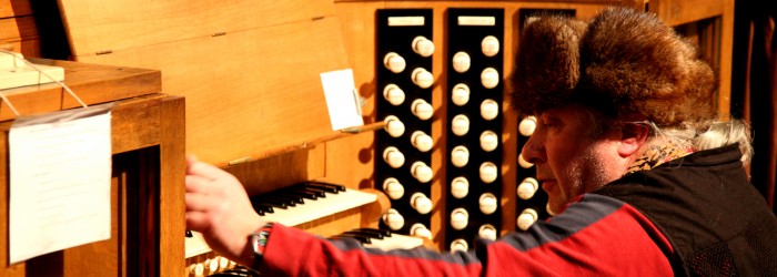 Charlemagne Palestine, <em>Practicing Schlingen Blängen</em>, 2008. Photo: Louise Hepworth. Courtesy of AV Festival 08.